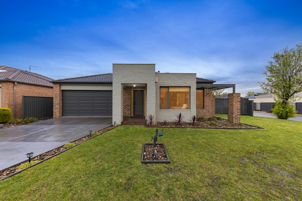 7 Britton Dr, Pakenham, VIC 3810