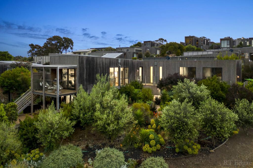 2 SALTMIST PL, OCEAN GROVE, VIC 3226