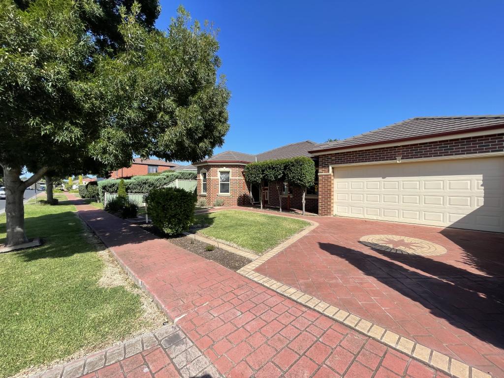 39 SHAFTSBURY BVD, POINT COOK, VIC 3030