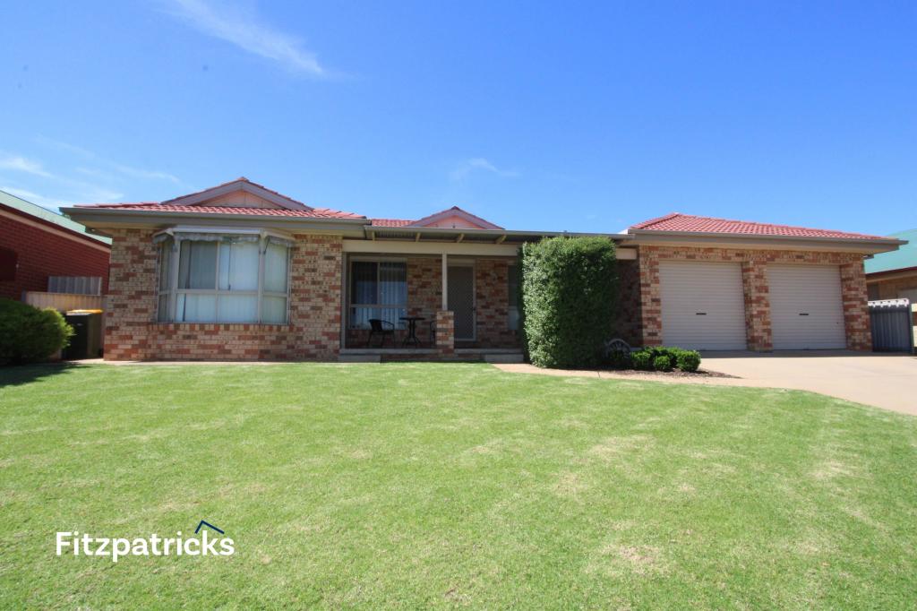 18 Yarrawah Cres, Bourkelands, NSW 2650