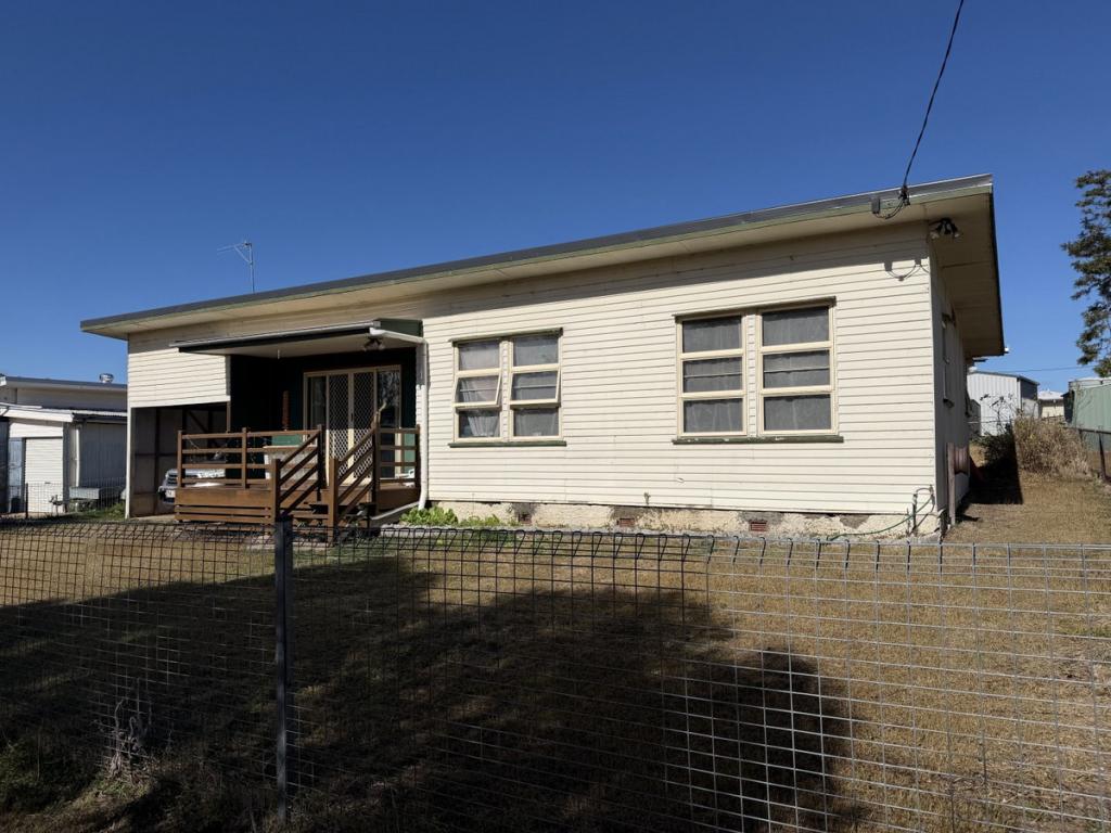 77 Flinders St, Monto, QLD 4630