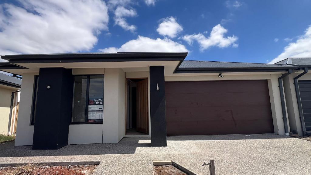 7 Nectarine St, Thornhill Park, VIC 3335