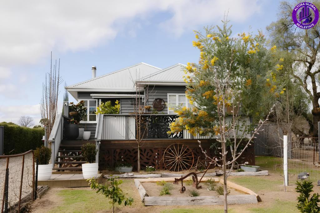 90 BULWER ST, TENTERFIELD, NSW 2372