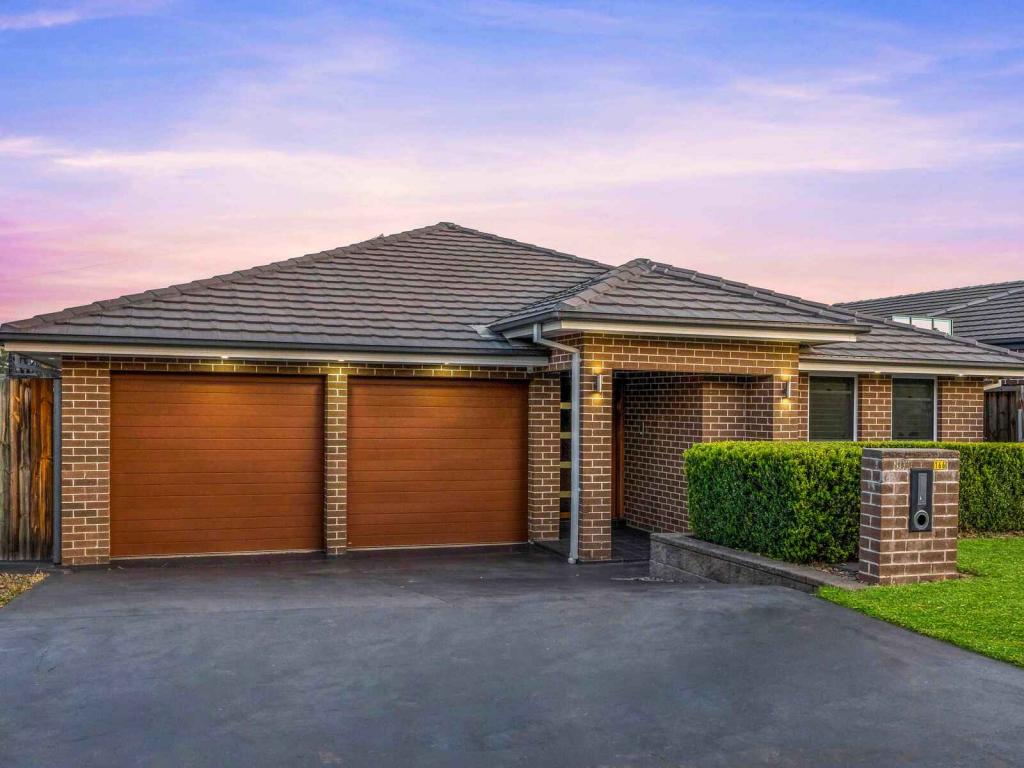 166 Rosedale Cct, Carnes Hill, NSW 2171