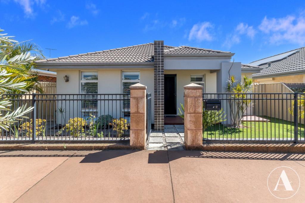 18 Willis Tce, Hammond Park, WA 6164