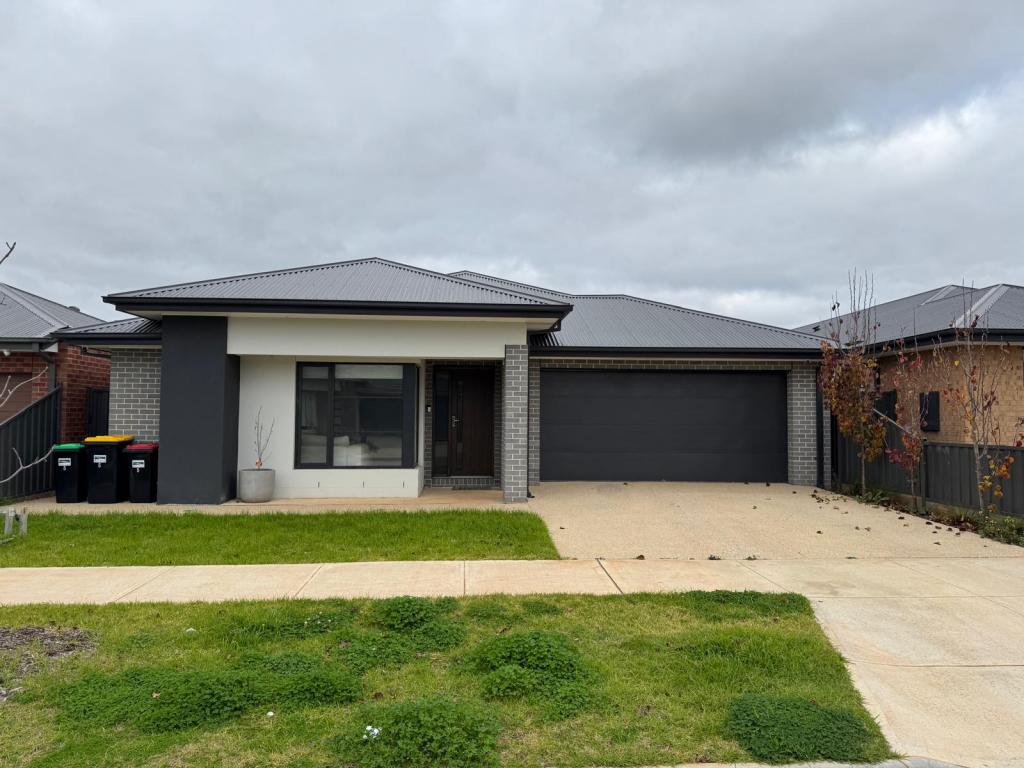 5 GLENARD AVE, STRATHTULLOH, VIC 3338