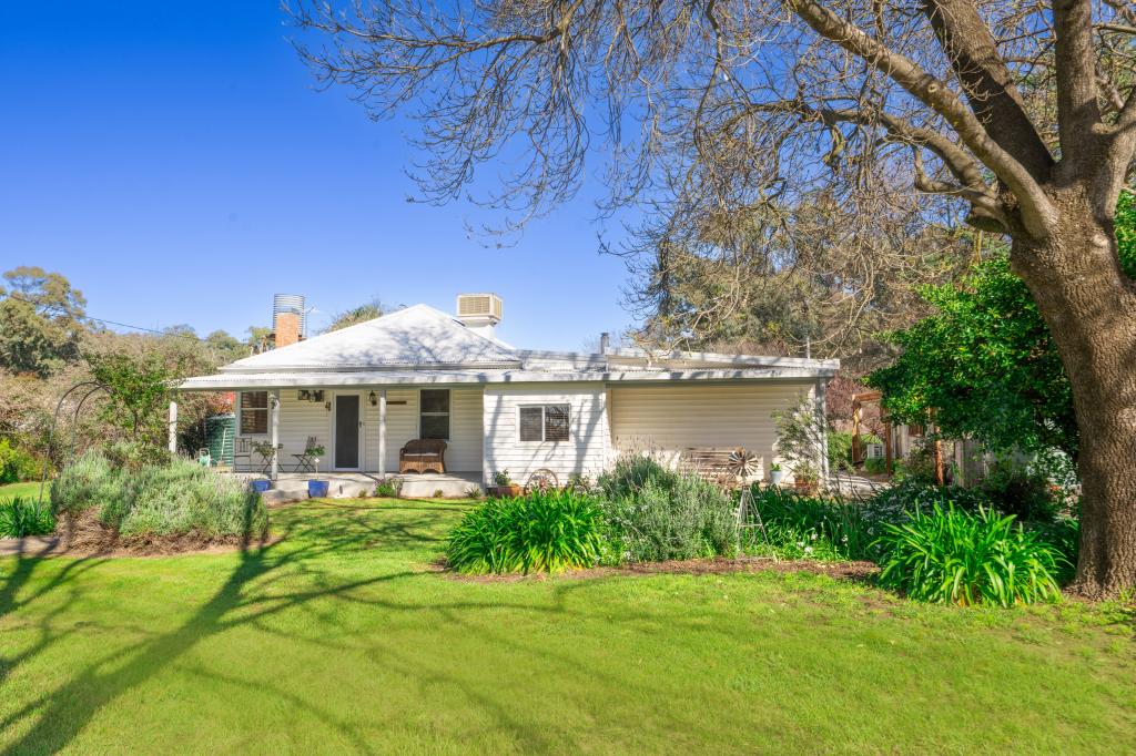 17 Glenrowan Rd, Young, NSW 2594
