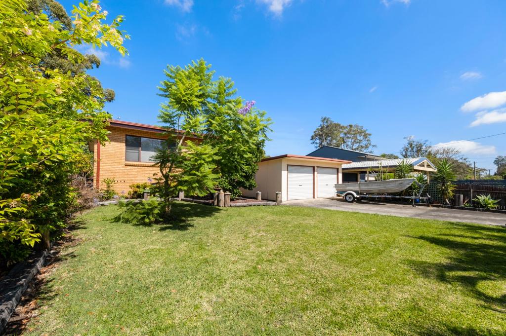 230 Lakedge Ave, Berkeley Vale, NSW 2261