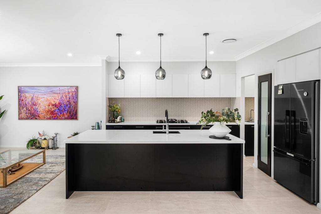 10 ARDENNES ST, BOX HILL, NSW 2765