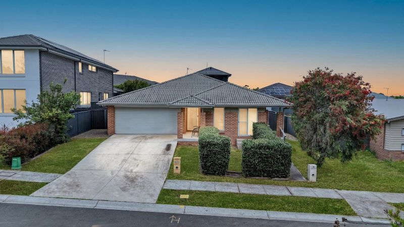 37 & 37A MANOOKA RD, CURRANS HILL, NSW 2567