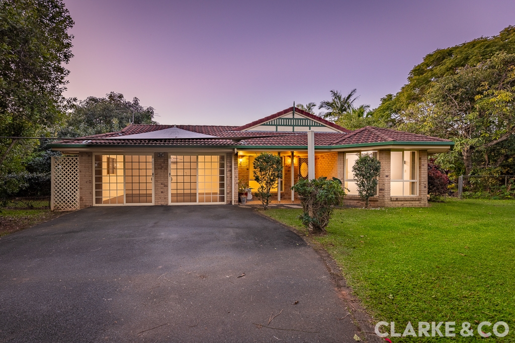 142 Coonowrin Rd, Glass House Mountains, QLD 4518