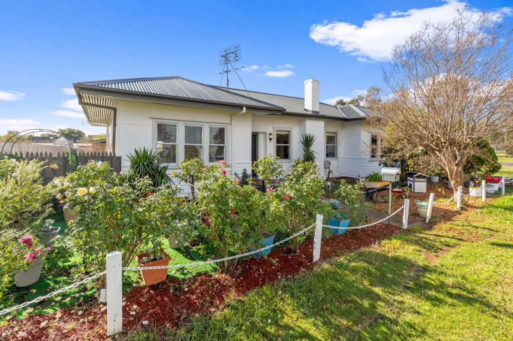 57 Brookong St, Lockhart, NSW 2656