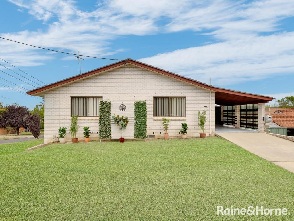 44 Hill St, West Bathurst, NSW 2795