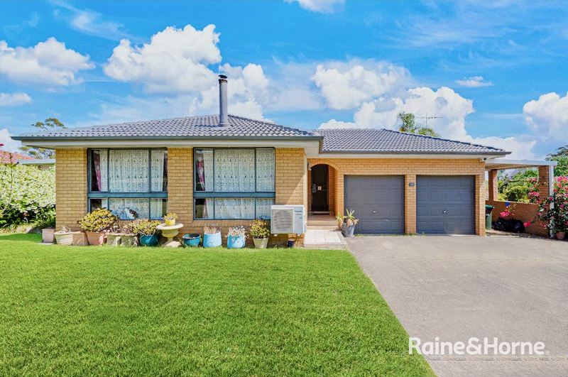 15 Lorikeet Ave, Ingleburn, NSW 2565