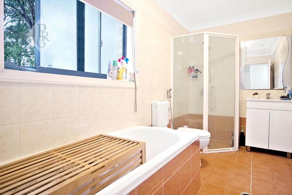 1/15 Hishion Pl, Georges Hall, NSW 2198