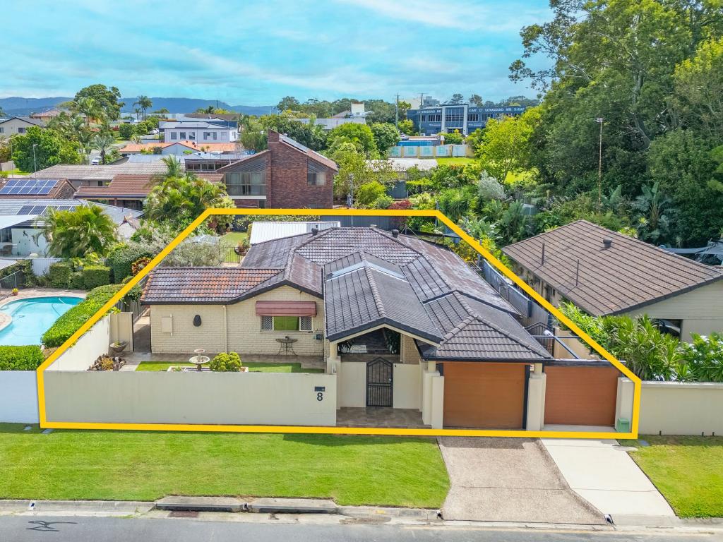 8 Kinloch Ave, Benowa, QLD 4217