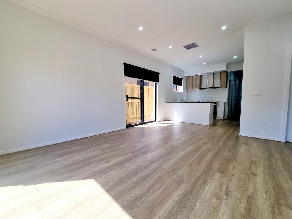 55 Lorikeet Cct, Rockbank, VIC 3335