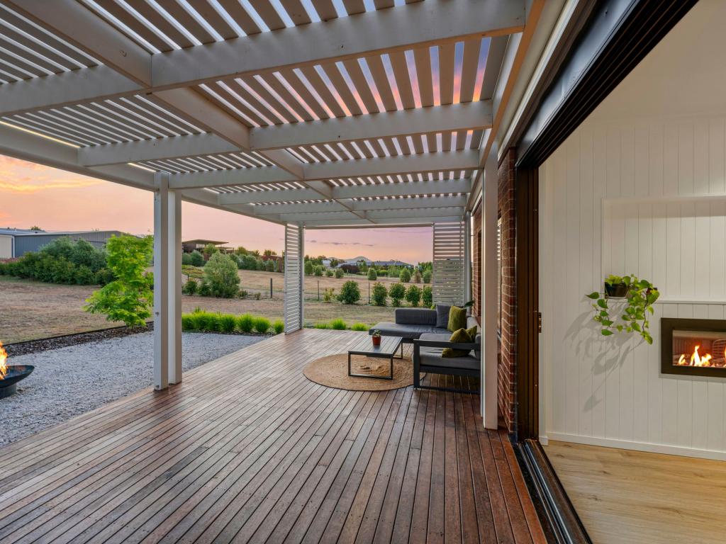18 Maple Tree Bvd, Mansfield, VIC 3722