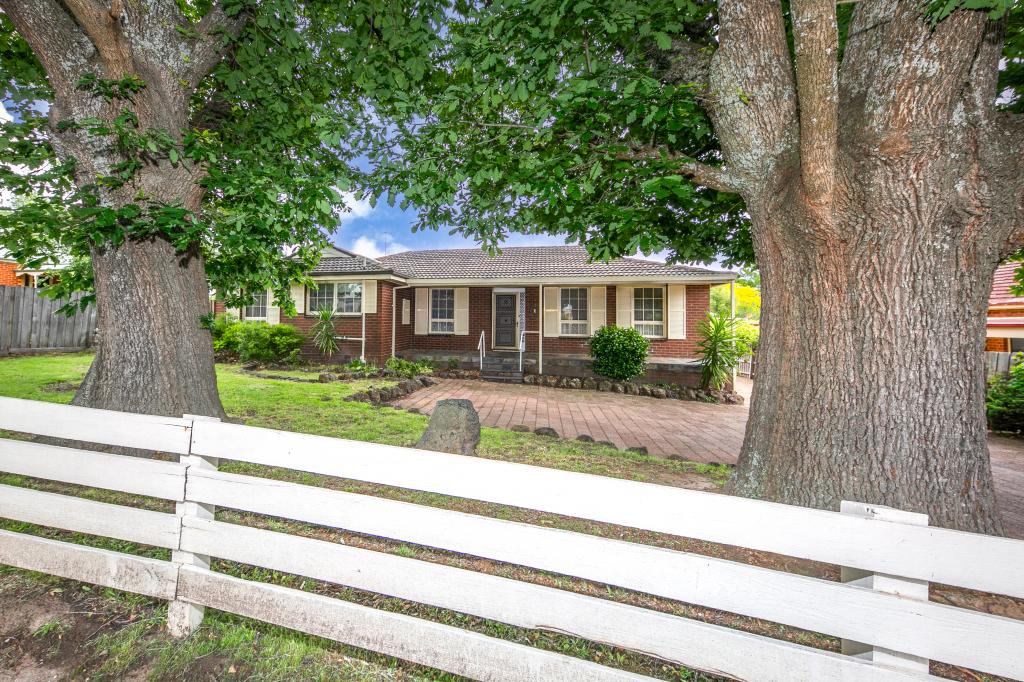 54 BRANTOME ST, GISBORNE, VIC 3437