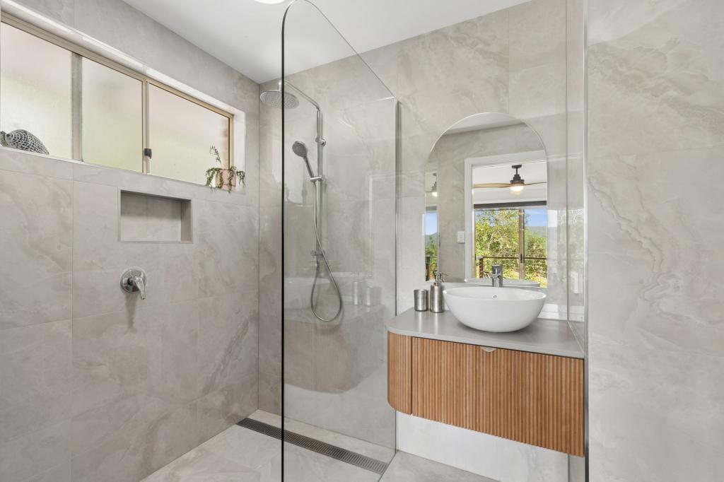 18 Pamela Cl, Green Point, NSW 2251