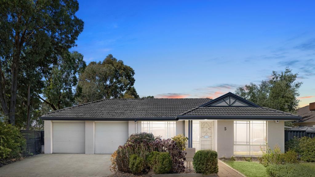 5 Plenty Cl, Caroline Springs, VIC 3023