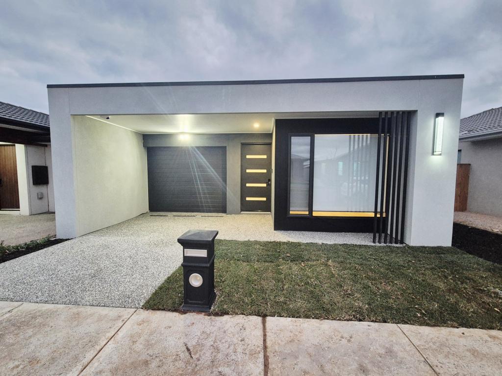 27 Mistletoe Dr, Strathtulloh, VIC 3338