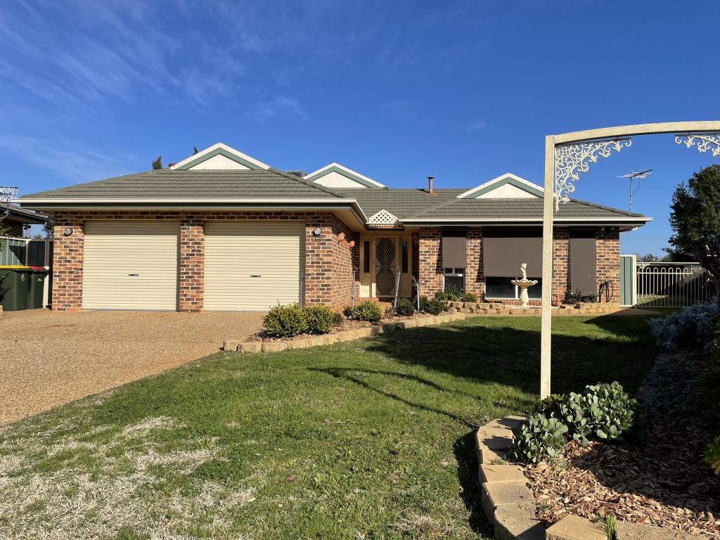 17 Robrick Cl, Griffith, NSW 2680