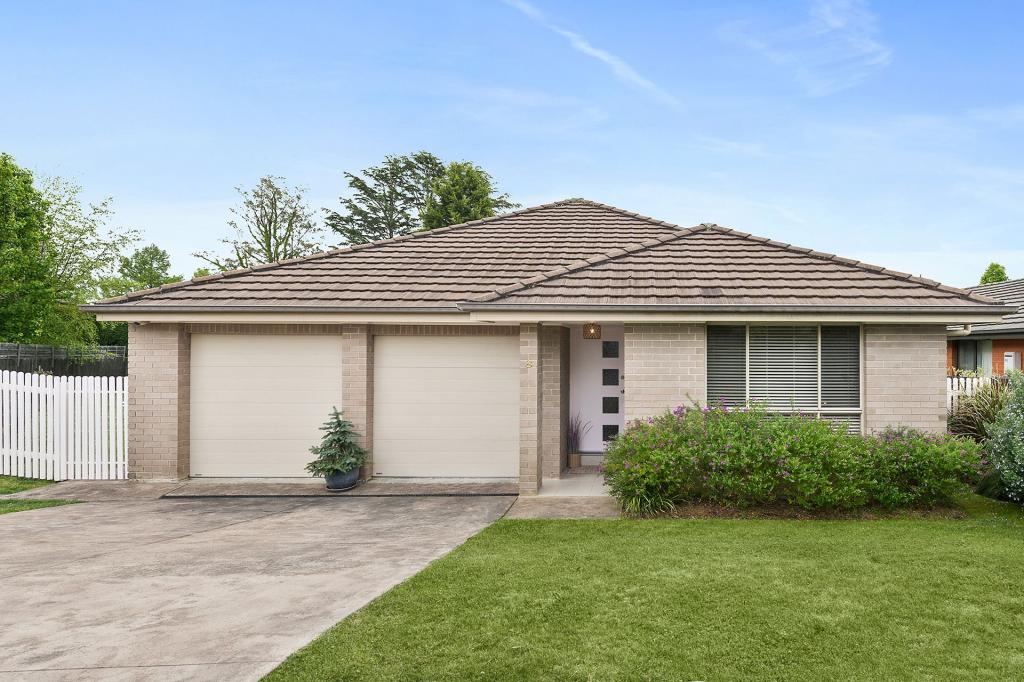 8 Lansdown Pl, Moss Vale, NSW 2577