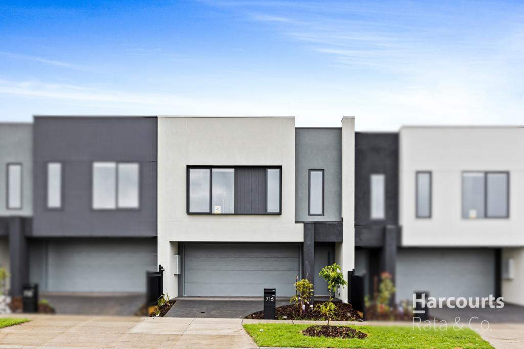 716 Grand Bvd, Mickleham, VIC 3064