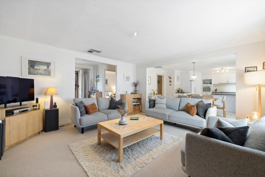 2/2 Ellesmere Rd, Burwood East, VIC 3151