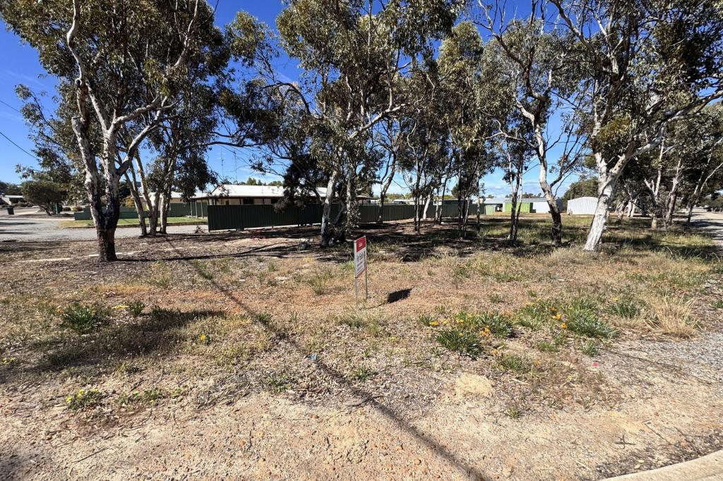 19 Lambert Cres, Calingiri, WA 6569
