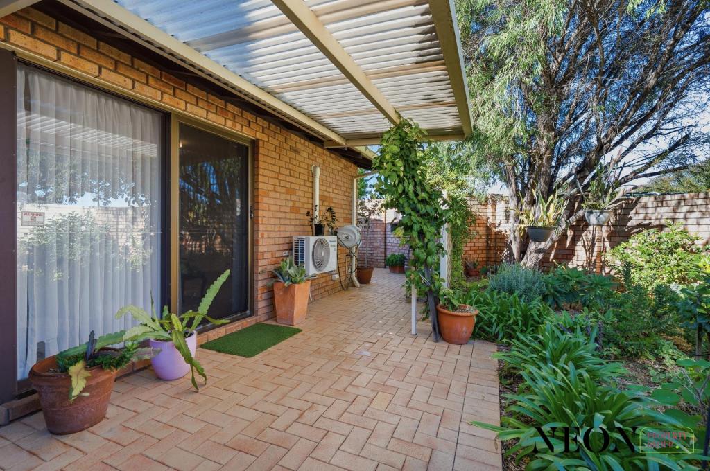 1d Kitchener Rd, Melville, WA 6156