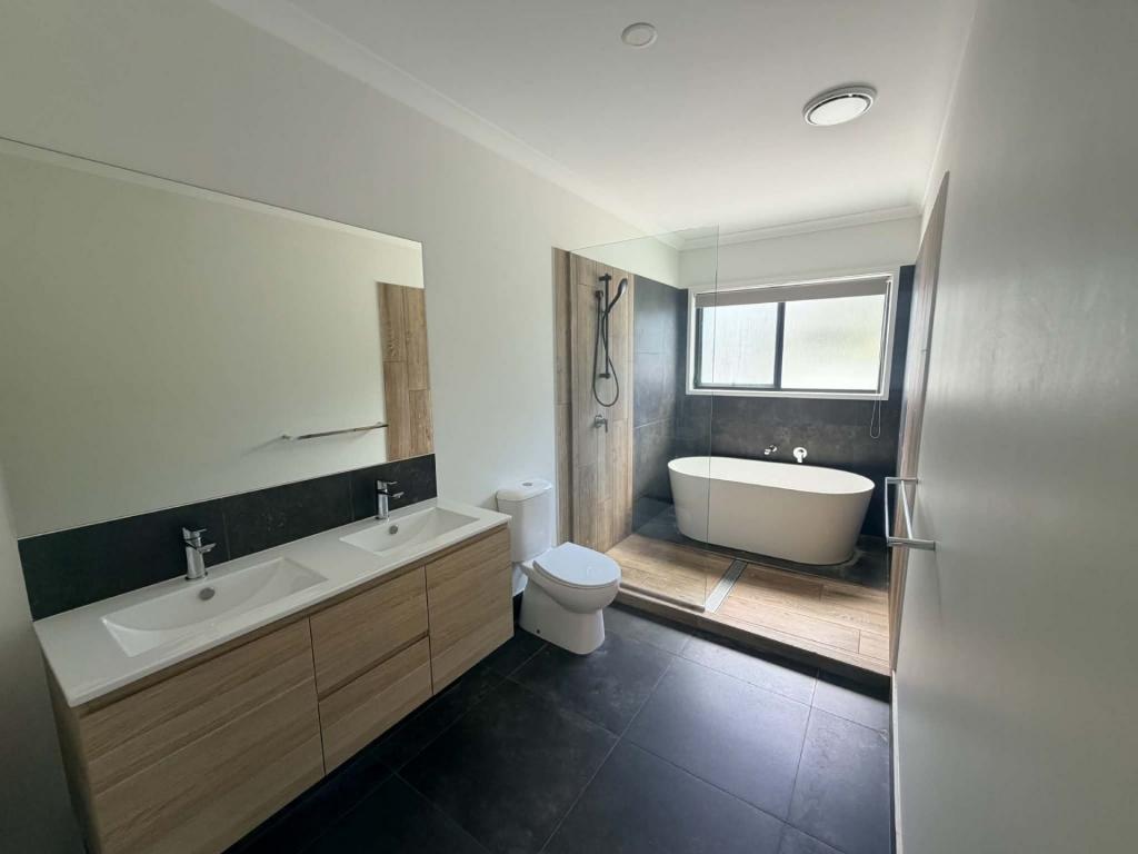 18 Palm Forest Cct, Forest Glen, QLD 4556