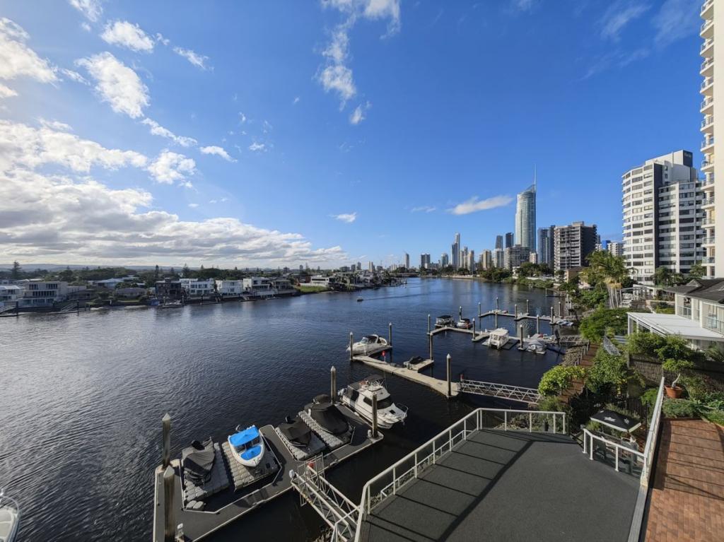 09/2890 Gold Coast Hwy, Surfers Paradise, QLD 4217