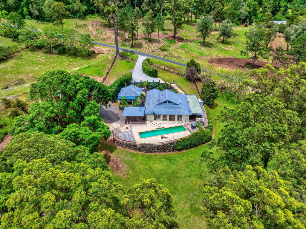 102 Crest Hill Dr, Wongawallan, QLD 4210