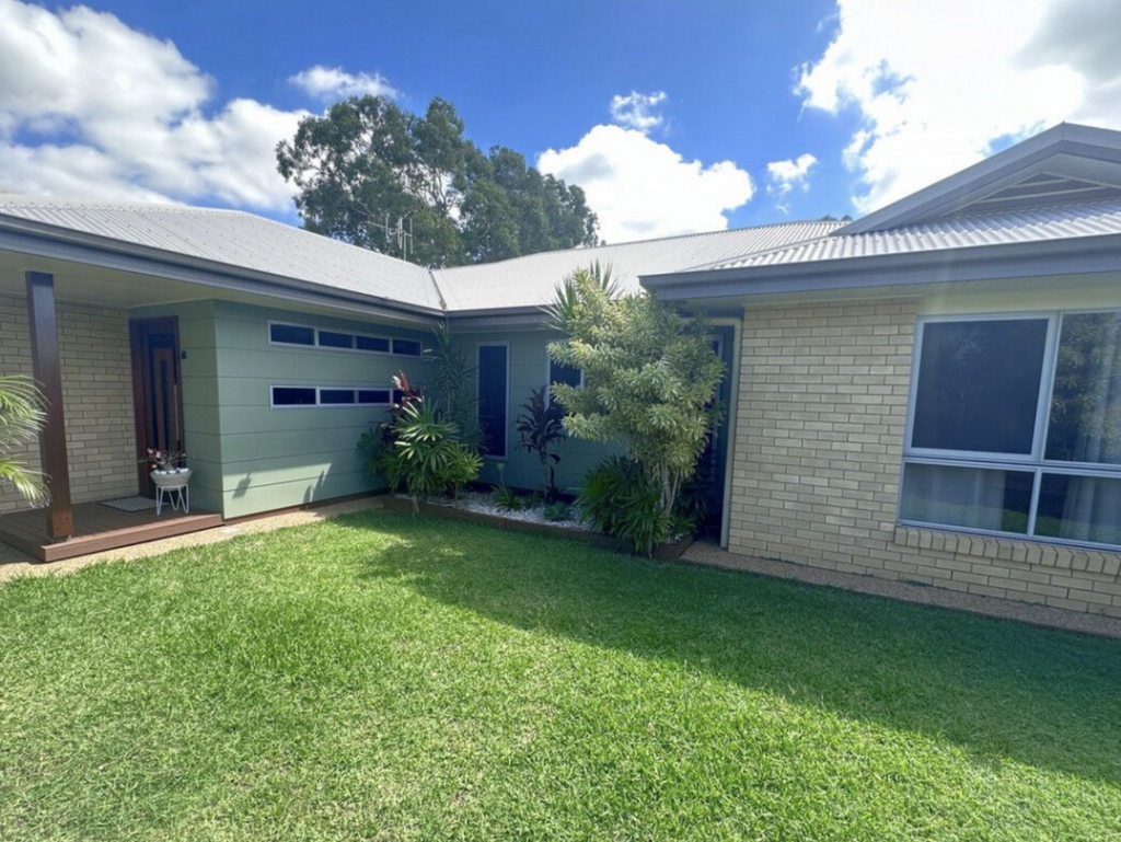 8 Sweetwater Ct, Ashfield, QLD 4670
