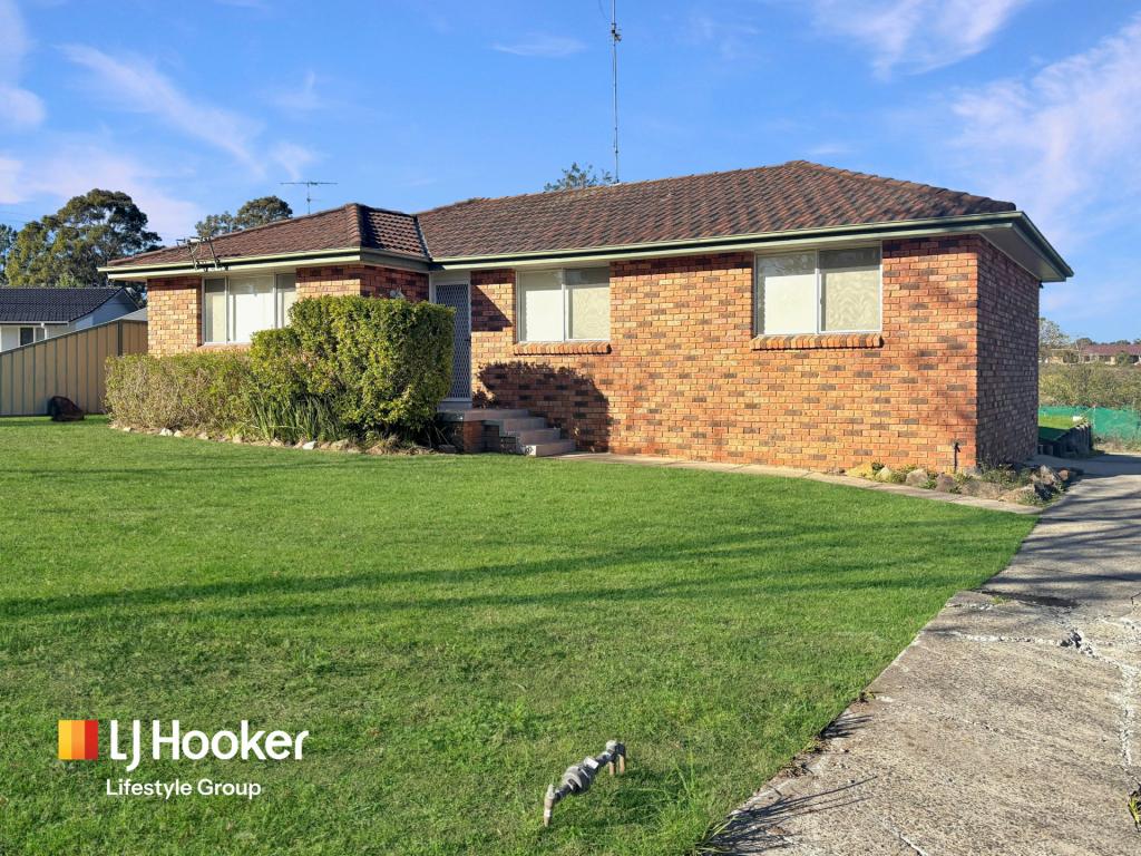 8 Glenbrook Pl, The Oaks, NSW 2570