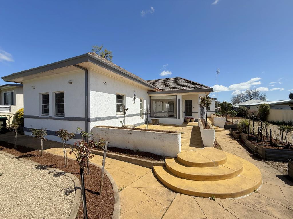 27 Thornhill St, Young, NSW 2594