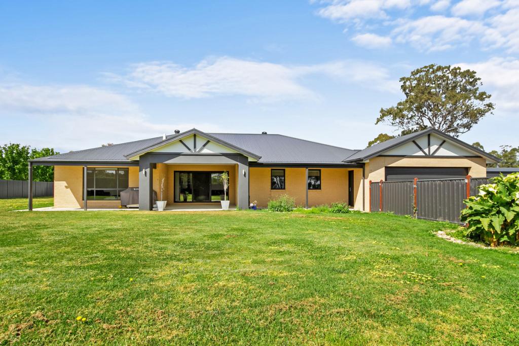 157 Sandy Creek Rd, Maffra, VIC 3860