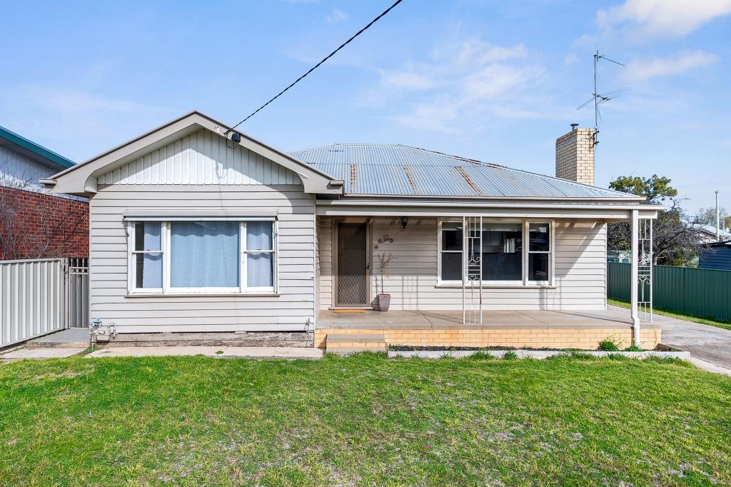 12 Barr St, Maryborough, VIC 3465