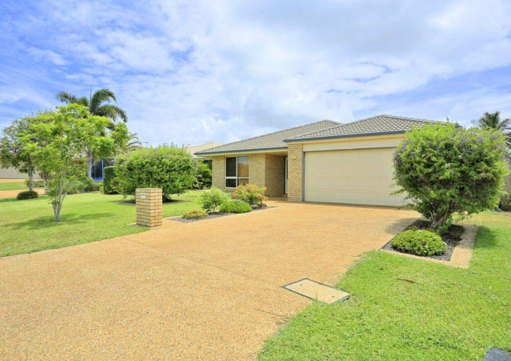 14 Mccallum Cl, Coral Cove, QLD 4670