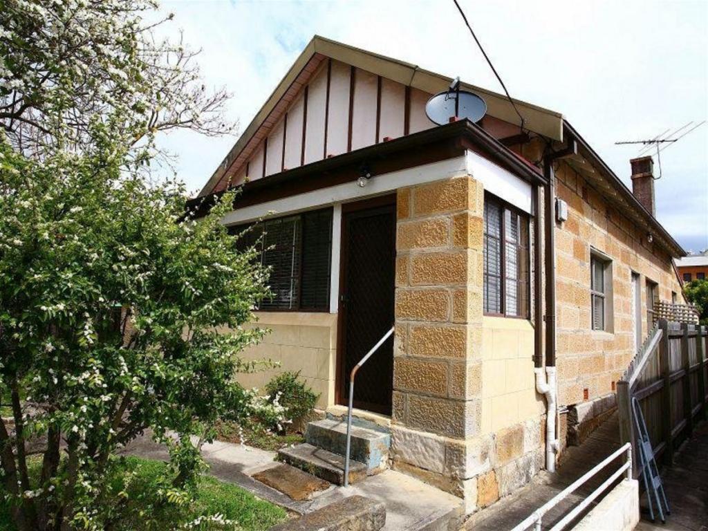 2/6 COLLEGE ST, GLADESVILLE, NSW 2111