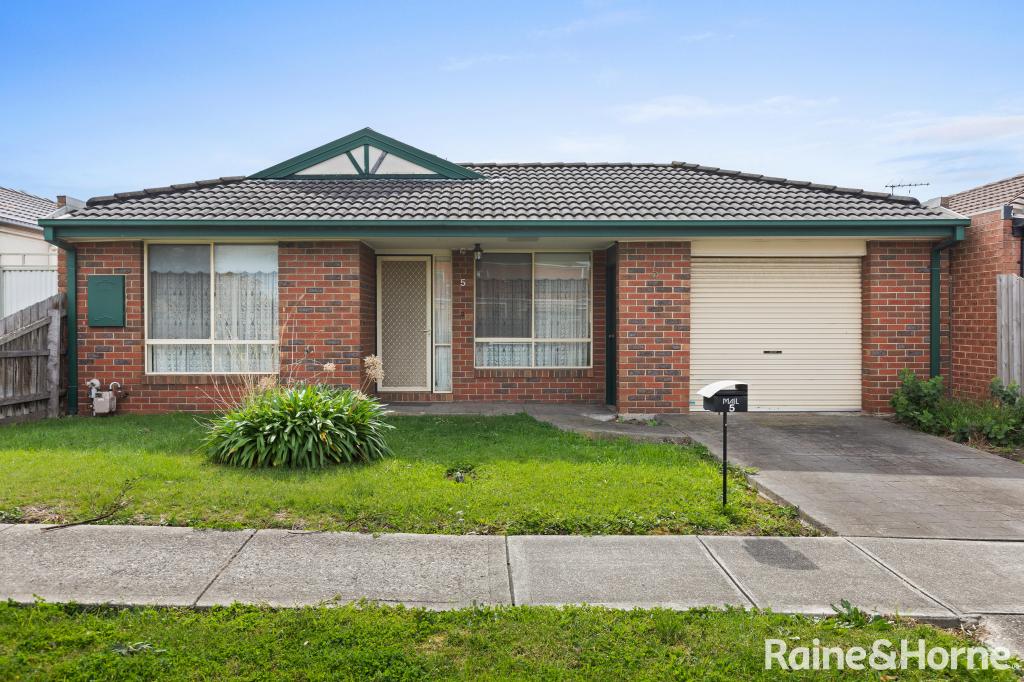 5 Lakeside Dr, Roxburgh Park, VIC 3064