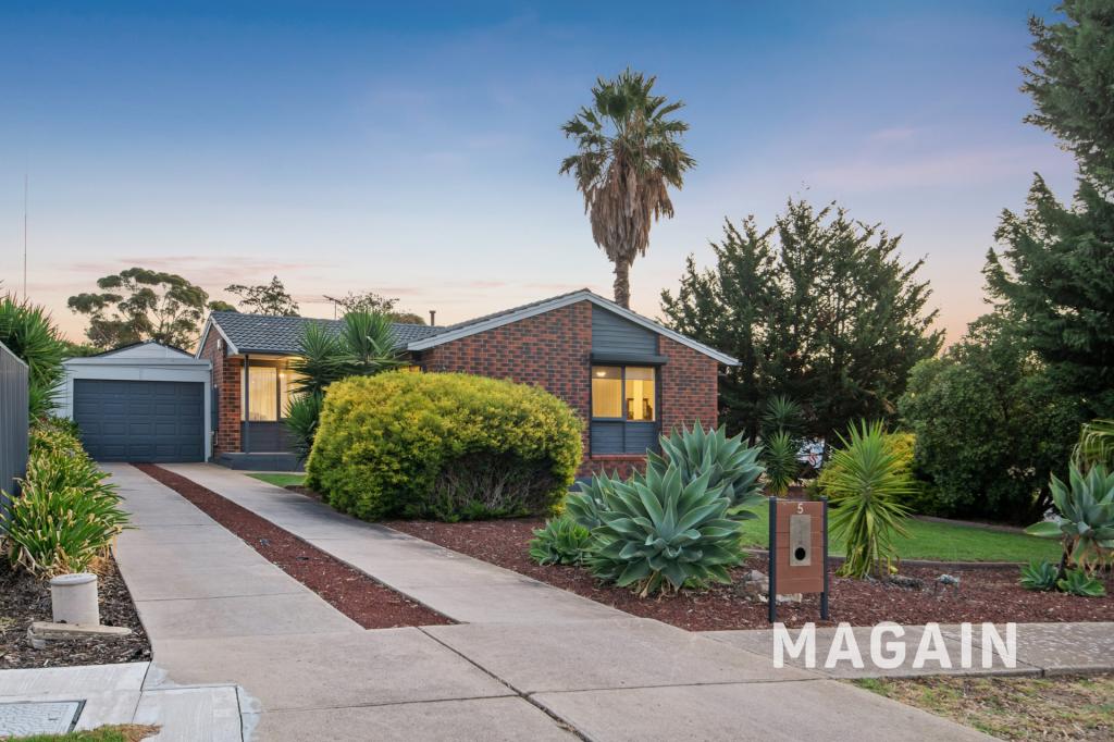 5 Copernicus Rd, Christie Downs, SA 5164