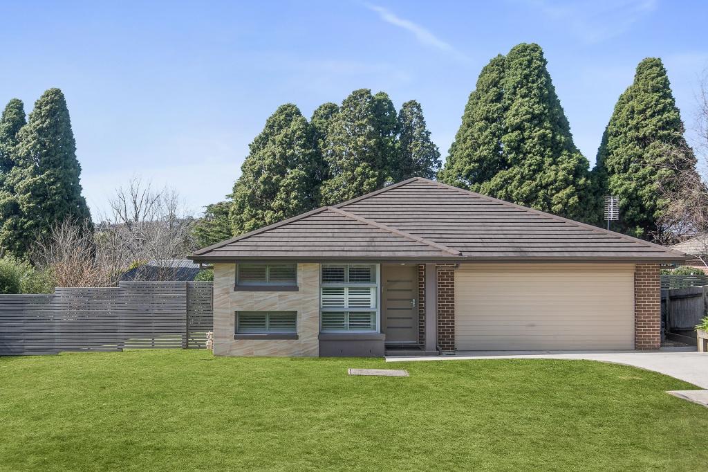 16 DAYLESFORD DR, MOSS VALE, NSW 2577