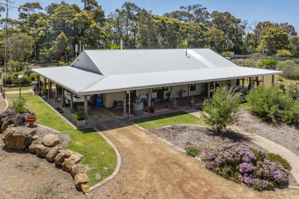 15 Lochinvar Pl, Quindalup, WA 6281