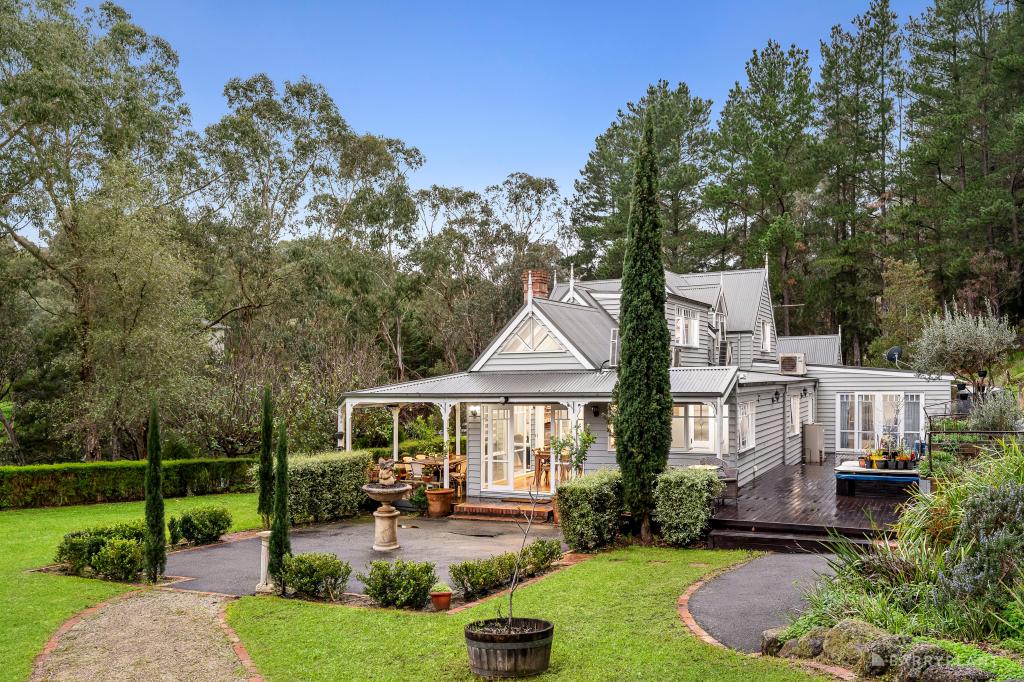 11 Raymond Elliot Ct, Park Orchards, VIC 3114