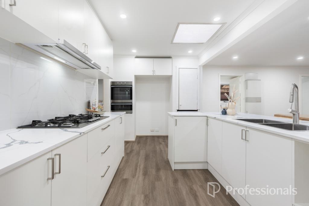 13 ROYCROFT AVE, WANTIRNA SOUTH, VIC 3152