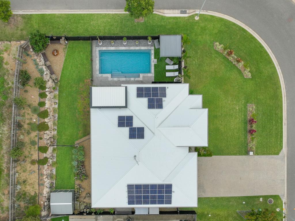 33 Fitzroy Ave, Clinton, QLD 4680