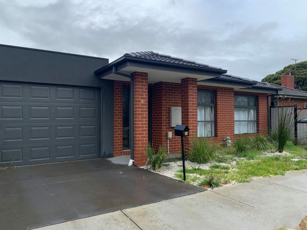 2a Mclaren Ave, Cranbourne, VIC 3977